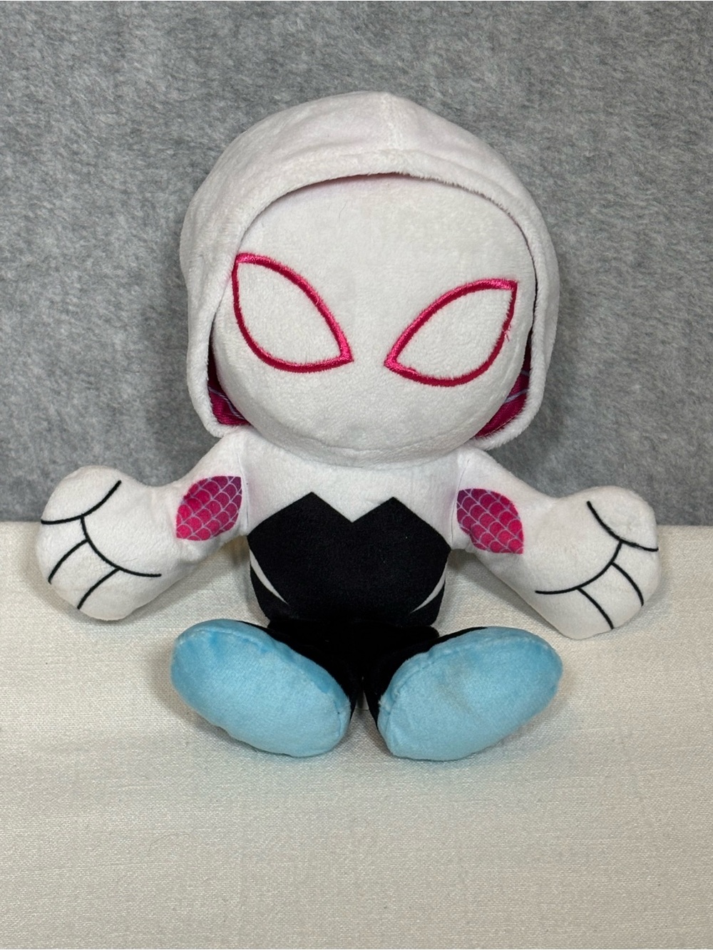 Bleacher Creatures Marvel Ghost Spider/Spider-Gwen 8" Kuricha Sitting Plush Toy